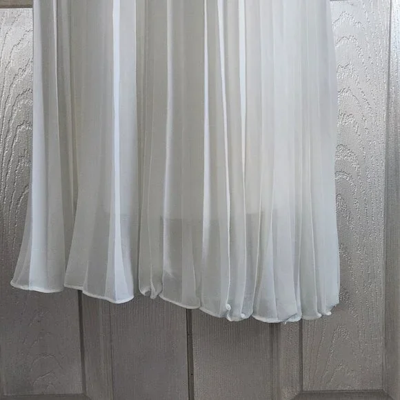 NEW White floor length pleated long sleeve cutout gown Size 8 - Picture 14 of 16